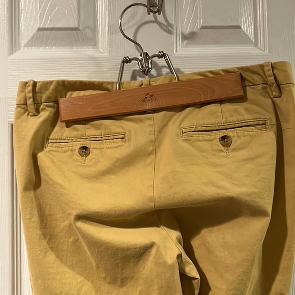 Gap yellow cropped khakis size 10 - Picture 4 of 5